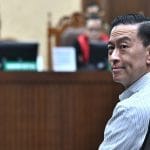 Tom Lembong Divonis 4,5 Tahun Penjara karena Korupsi Impor Gula Tom Lembong dijatuhi hukuman 4,5 tahun penjara dalam kasus korupsi impor gula. Ini rincian fakta persidangan dan pertimbangan hakim.