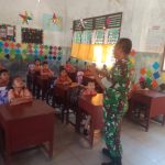 Babinsa Koramil 09/Tiga Balata Tanamkan Semangat Kebangsaan di Sekolah Dasar Palianopat Babinsa Koramil 09/Tiga Balata Tanamkan Semangat Kebangsaan di Sekolah Dasar Palianopat