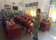 Babinsa Koramil 09/Tiga Balata Tanamkan Semangat Kebangsaan di Sekolah Dasar Palianopat