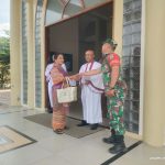 Babinsa Girsang Sipangan Bolon Hadir di Tengah Jemaat, Amankan Ibadah Minggu di Gereja HKBP Parapat Babinsa Girsang Sipangan Bolon Hadir di Tengah Jemaat, Amankan Ibadah Minggu di Gereja HKBP Parapat
