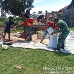 Wujud Kepedulian TNI, Babinsa Tiga Balata Bantu Petani Giling Jagung di Dolok Panribuan Wujud Kepedulian TNI, Babinsa Tiga Balata Bantu Petani Giling Jagung di Dolok Panribuan