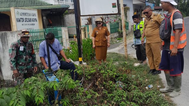 BABINSA KORAMIL 03/SIANTAR SELATAN MONITORING SALURAN IRIGASI BERSAMA CAMAT DAN LURAH SUKA RAJA