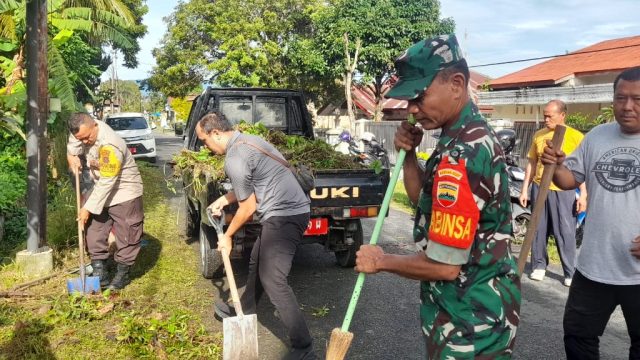 Gotong Royong Jumat Bersih Koramil 04/Siantar Barat Bersama Forkopimcam Siantar Barat