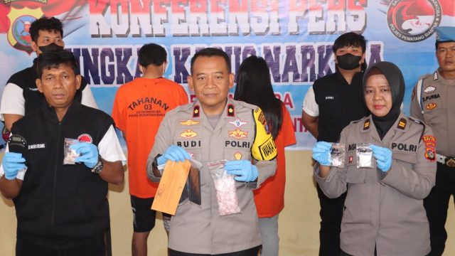 Menyala ! Satnarkoba Polres Siantar 'SEDOT' Pengedar Narkoba Sepasang Kekasih Dengan Barang Bukti 421 Paket Shabu 