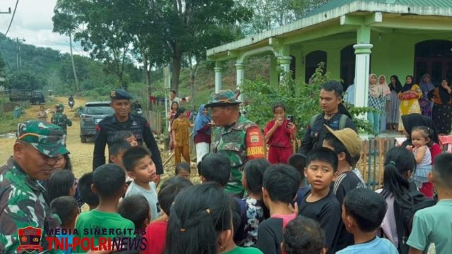 Senyum Anak Pengungsian Kembali Merekah, Sinergi TNI–Polri Salurkan Susu Bantuan Presiden di Tapsel