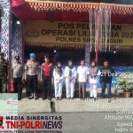 Babinsa dan Petugas Gabungan Hadir, Pengamanan Pantai Bebas Parapat Berjalan Humanis Babinsa dan Petugas Gabungan Hadir, Pengamanan Pantai Bebas Parapat Berjalan Humanis