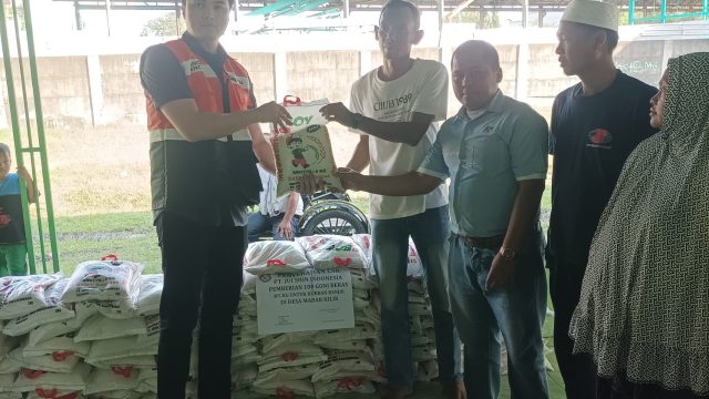 PT JuiShin Salurkan Bantuan 100 Goni Beras Untuk Korban Banjir Di Mabar Hilir 