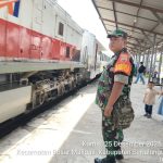 Pastikan Perjalanan Aman, Babinsa Jaga Keamanan Nataru di Stasiun KA Perlanaan