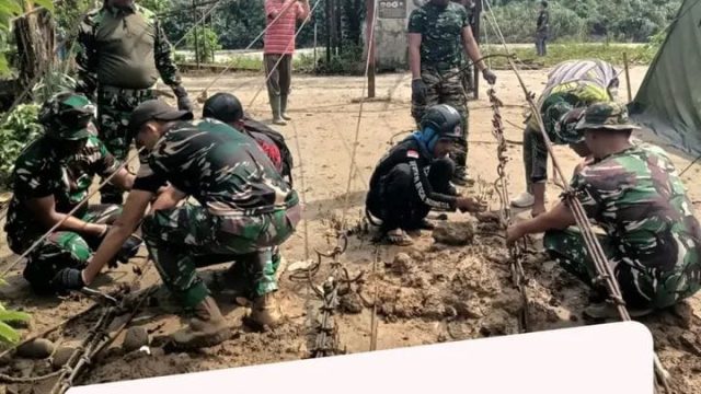Percepat Pembangunan Infrastruktur, Satgas Gulbencal Kodam l/BB berkolaborasi membangun Jembatan Gantung Garuda di Deli Serdang
