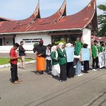 Babinsa Koramil 01/Pariaman Monitoring Aksi Unjuk Rasa Aliansi Mahasiswa Pariaman Bersatu di Kantor DPRD Padang Pariaman Babinsa Koramil 01/Pariaman Monitoring Aksi Unjuk Rasa Aliansi Mahasiswa Pariaman Bersatu di Kantor DPRD Padang Pariaman