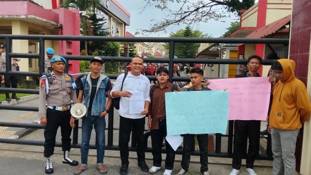 Mahasiswa FMPP "Gruduk" Polda Sumut