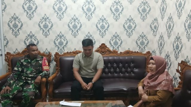 Demi Menjalin Hubungan Baik, Babinsa Melaksanakan Komsos Dengan Warga Desa di Wilayah Binaan
