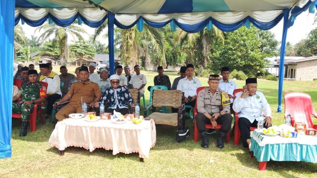 Babinsa Bosar Maligas Hadiri Peringatan Isra Mi’raj di Nagori Huta Parik, Pererat Sinergi dan Keimanan Warga