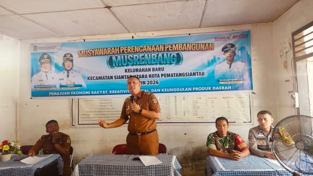Babinsa Koramil 01/Siantar Utara Hadiri Musrenbang Kelurahan Baru, Sepakati Pembangunan Jalan Rabat Beton