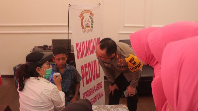 *Polres Binjai Dan Bhayangkari Cabang Binjai Gelar Operasi Katarak Gratis*