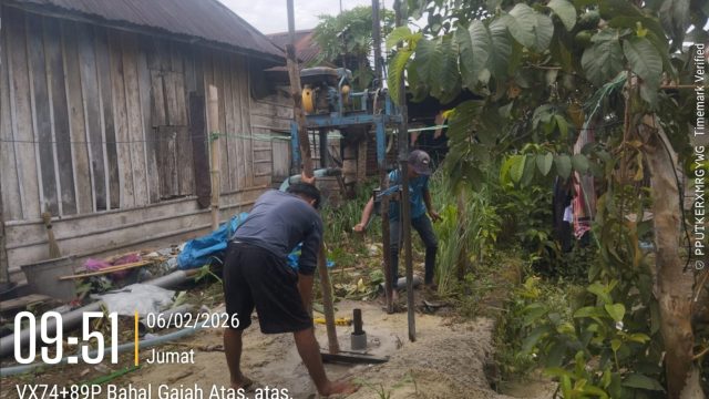 Babinsa Koramil 17/Sidamanik Dampingi Pembuatan Sumur Bor, Dukung Program Air Bersih Pemerintah