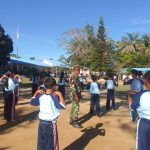 Babinsa Koramil 09/Tiga Balata Tanamkan Pola Hidup Sehat Sejak Dini di SMPN 1 Dolok Panribuan