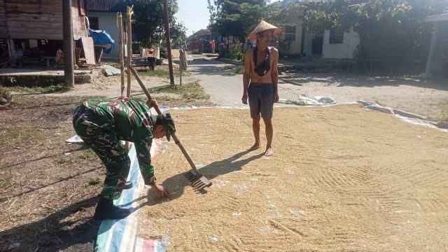 Babinsa Koramil 03/Siantar Selatan Komsos dengan Petani, Perkuat Kedekatan TNI dan Rakyat