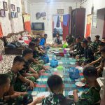Hangatnya Kebersamaan di Ruang Tamu, Satgas TMMD ke-127 Kodim 0207/Simalungun Makan Malam Bersama Warga di Nagori Bahapal