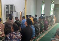 Satgas TMMD Ke-127 Tunaikan Sholat Jumat di Masjid Al Aqso, Pererat Silaturahmi dengan Warga