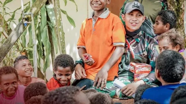 Koops TNI Papua Berbagi Kasih di Panti Asuhan Santa Susana Mimika