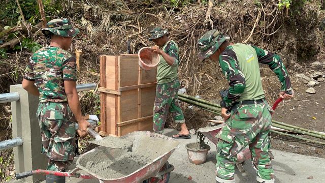 TNI AD Kebut Pembangunan Jembatan Armco di Nagari Guguk Kayu Tanam, Capai 85 Persen