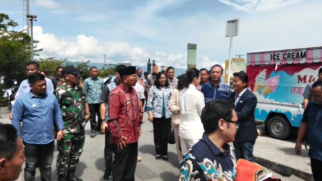 Danramil Girsang Sipangan Bolon Sambut Kunjungan Menteri Pariwisata, di Pantai Bebas Parapat