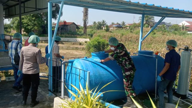 Pastikan Gizi dan Kelayakan, Danramil dan Wakapolsek Tinjau Dapur MBG di Siantar Marihat