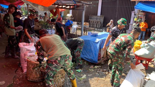 Gelar Gotong Royong Bersama Dalam Rangka TMMD Ke-128 Tahun 2026, Pasar Sungai Geringging Bersih dan Tertata.