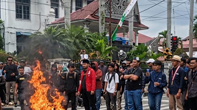 Mosi Tidak Percaya Pemimpin Kota: Aliansi Mejelis Rakyat Berdaulat Desak DPRD Gunakan Hak Angket untuk Makzulkan Walikota Pematangsiantar