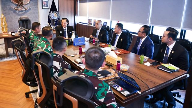 Pangkostrad Kunjungi Menko Infrastruktur, Bahas Isu Strategis dan Undang Hadiri Kostrad Run 2026.