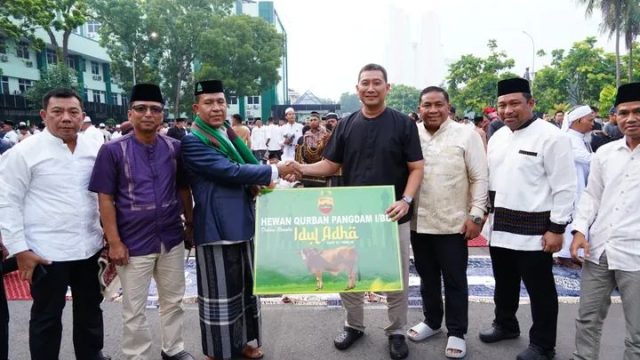 Pangdam I/BB Gelar Sholat Idul Adha dan Serahkan Hewan Kurban di Makodam.