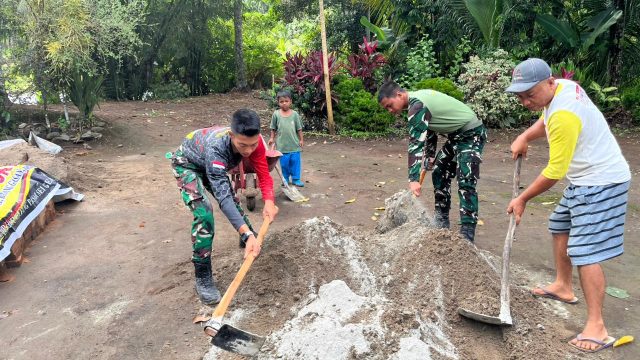Jumaat ! Semangat Membara Satgas TMMD Ke-128 Tahun 2026, Bersama Warga Renovasi Rumah Tidak Layak Huni Milik Ibu Leni Marlina.