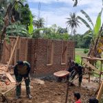 Membara ! Meski Terik Matahari Panas,Prajurit Satgas TMMD Ke-128 Tidak Pantang Menyerah dan Menyurutkan Semangat Pengabdian. Membara ! Meski Terik Matahari Panas,Prajurit Satgas TMMD Ke-128 Tidak Pantang Menyerah dan Menyurutkan Semangat Pengabdian.