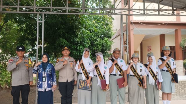 Kanit Binmas Polsek Medan Tuntungan GO TO SCHOOL Sebagai pembina upapacara Bendera di SMK Gelora Jaya Nusantara Medan.