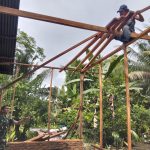 Penuh Semangat dan Manunggal Bersama Rakyat, Satgas TMMD Ke-128 Gotong Royong Lanjutkan Pembangunan RTLH .