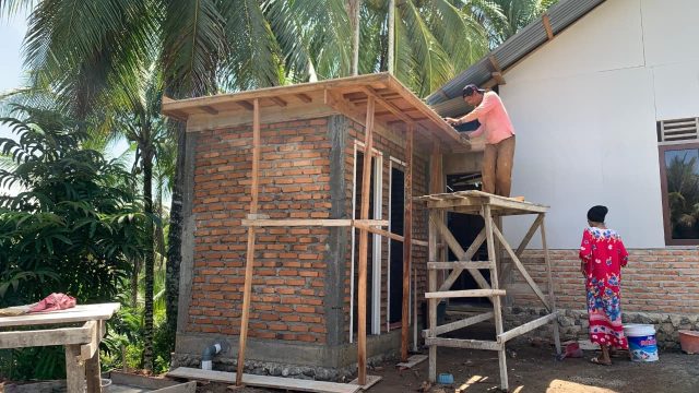 TMMD Ke-128 Tahun 2026 Pembangunan MCK Pesantren Nurul Ilmi Masuki Tahap Pengecoran Atap