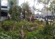 Semangat Kebersamaan, Babinsa Koramil 14/Raya Gotong Royong Bersama Pemerintah Kecamatan