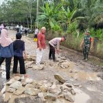TNI-Polri dan Warga Kompak Gotong Royong Bersihkan Saluran Air di Dolok Batu Nanggar
