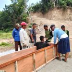 Penuh Semangat, Satgas TMMD Ke-128 Tahun 2026 Kebut Pembangunan Jembatan Plat. Penuh Semangat, Satgas TMMD Ke-128 Tahun 2026 Kebut Pembangunan Jembatan Plat.
