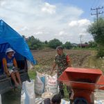 Humanis dan Dekat dengan Warga, Babinsa Koramil 03/Siantar Selatan Aktif Jalin Komunikasi Sosial di Tengah Masyarakat. Humanis dan Dekat dengan Warga, Babinsa Koramil 03/Siantar Selatan Aktif Jalin Komunikasi Sosial di Tengah Masyarakat.