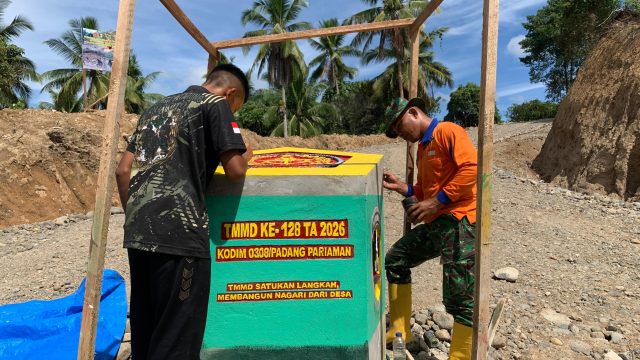 Finishing Akhir Pembuatan Tugu Monumen Pengabdian TMMD ke-128 Tahun 2026.