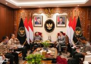 Menkopolkam Menerima Kunjungan Menlu Arif Havaz.