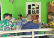 Babinsa dan Bhabinkamtibmas Komsos dengan Masyarakat di Wilayah Binaan.