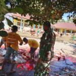 Babinsa Koramil 08/Sungai Geringging Hadiri Pemotongan 52 Ekor Sapi Kurban Milik Haji Sagi.
