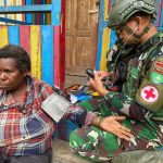 Peduli Terhadap Seksama,Satgas Pamtas RI -PNG Yonif 136 Memberikan Pengobatan Gratis. Peduli Terhadap Seksama,Satgas Pamtas RI -PNG Yonif 136 Memberikan Pengobatan Gratis.