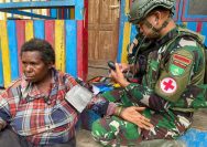 Peduli Terhadap Seksama,Satgas Pamtas RI -PNG Yonif 136 Memberikan Pengobatan Gratis.