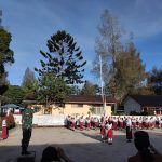 Babinsa Sidamanik Tanamkan Disiplin dan Semangat Anti-Bullying kepada Pelajar SD Toba Sari. Babinsa Sidamanik Tanamkan Disiplin dan Semangat Anti-Bullying kepada Pelajar SD Toba Sari.