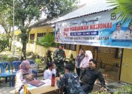 Babinsa Koramil 04/Siantar Barat Monitoring Pendaftaran Siswa Baru di SMP Negeri 2 Pematangsiantar.