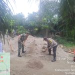 Sinergitas TNI-Polri Dukung Pembangunan Desa, Babinsa Hadiri Trial Rabat Beton Huta II Pulau Banjar. Sinergitas TNI-Polri Dukung Pembangunan Desa, Babinsa Hadiri Trial Rabat Beton Huta II Pulau Banjar.